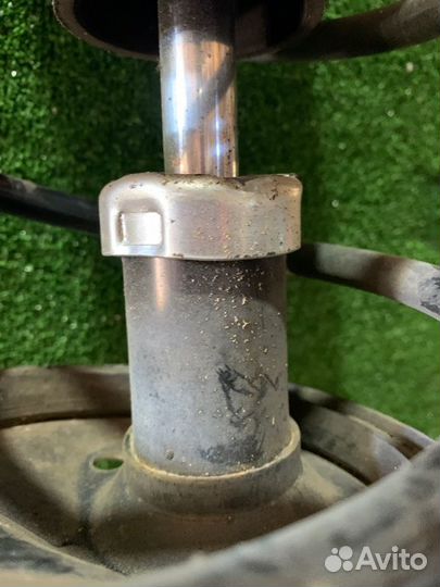 Стойка подвески передняя правая Mitsubishi Colt