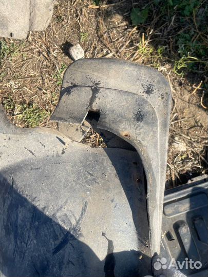 Задний передний подкрылок Renault Logan 1 Логан