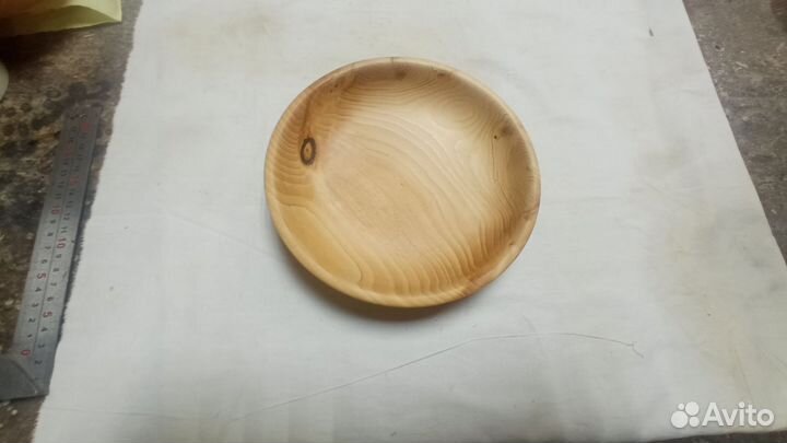 Тарелка из гималайского кедра, среднего размера
