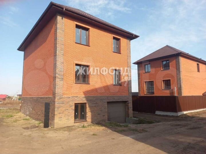 Дом 210 м² на участке 5,4 сот.