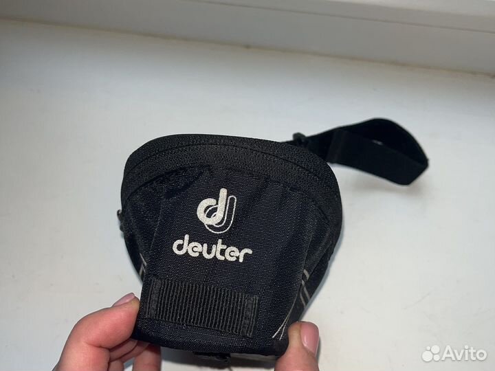 Минисумка Deuter и насос для велосипеда