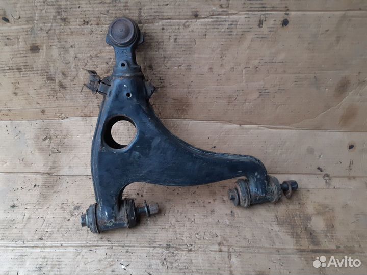 Рычаг передний левый Мерседес 124