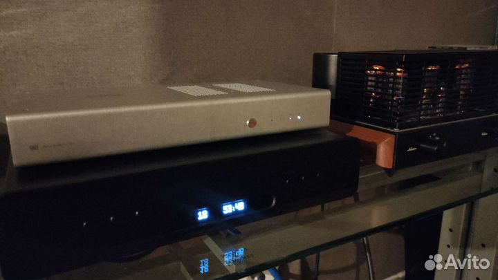 CD транспорт Atoll DR 200 signature