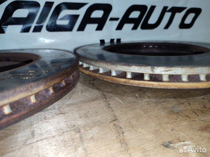 Тормозной диск передний Toyota Avensis AZT251W