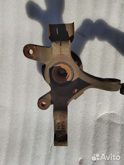 Мерседес Вито w638 поворотный кулак,ступица