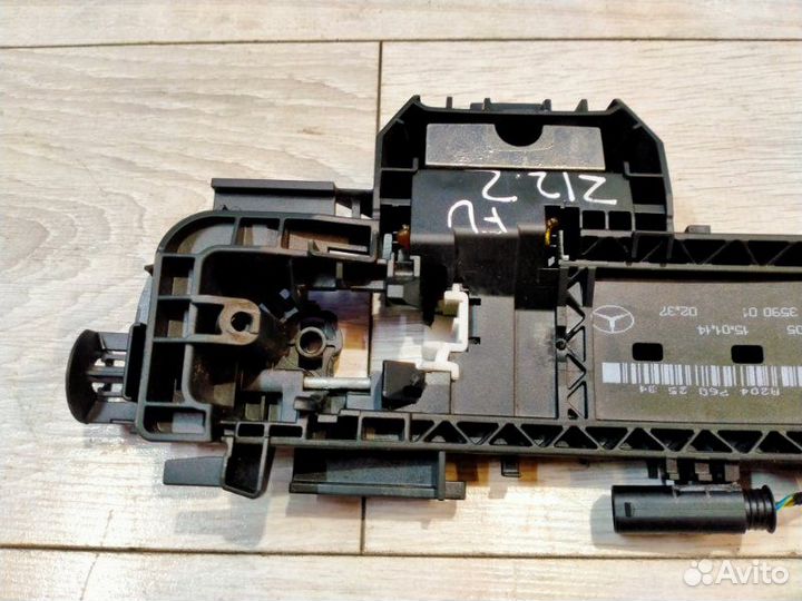 Держатель ручки (скелет) передний левый