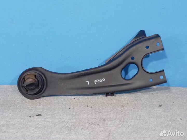 Задний продольный рычаг левый Kia Ceed 1 (ED)