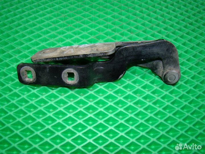 Петля капота левая audi a8 d2 ауди а8 д2