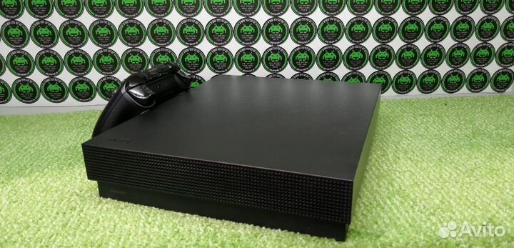 Приставка Xbox One X Scorpio Edition, б/у