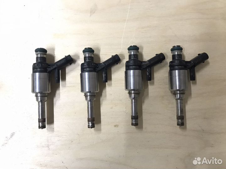 Топливная форсунка 06L906036J Passat B8