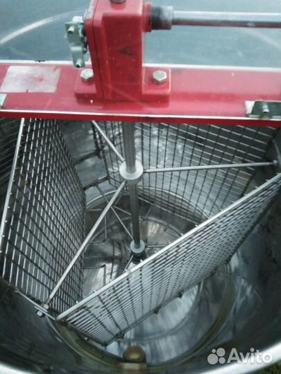 Медогонка трехрамочная