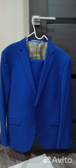 Продается костюм