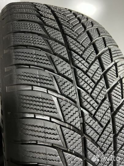 Bridgestone Blizzak LM-001 285/45 R21