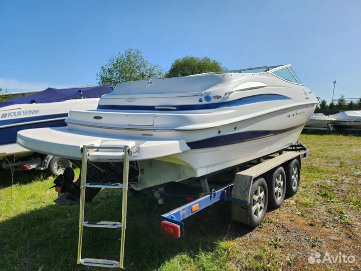 Американский катер Maxum 2400 SC