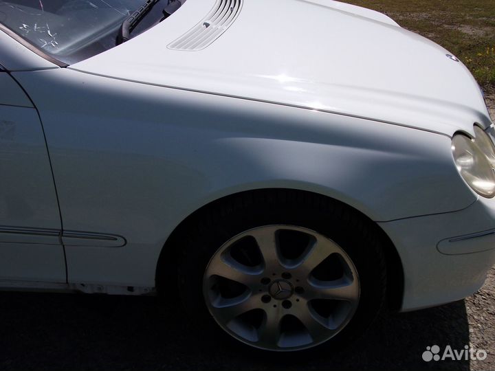 Крыло правое Мерседес W209