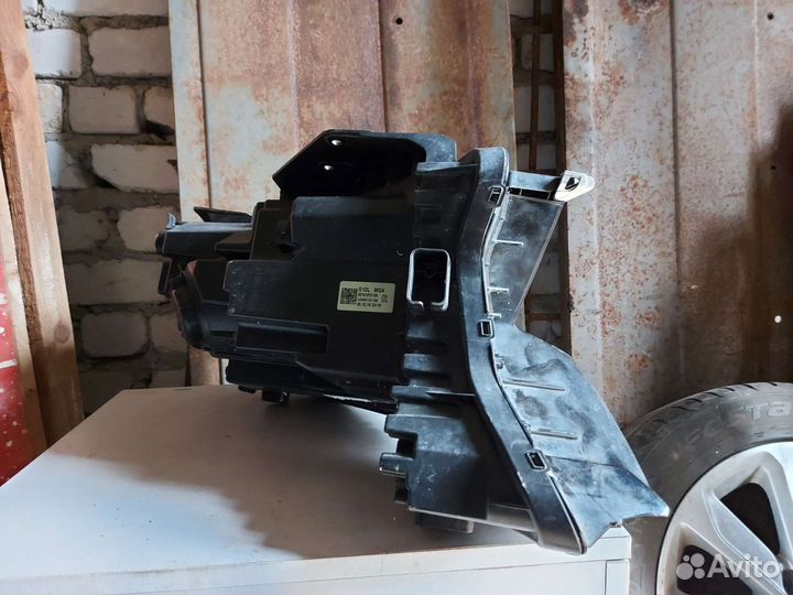 Фара левая Kia Sorento IV