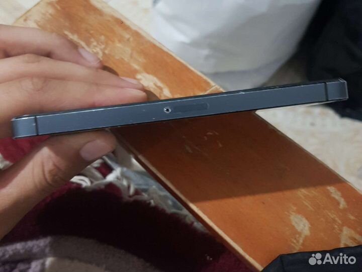 iPhone 5 на запчасти (рабочий, экран разбит)