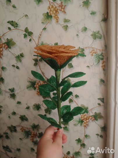 Роза из бисера,ручная работа)