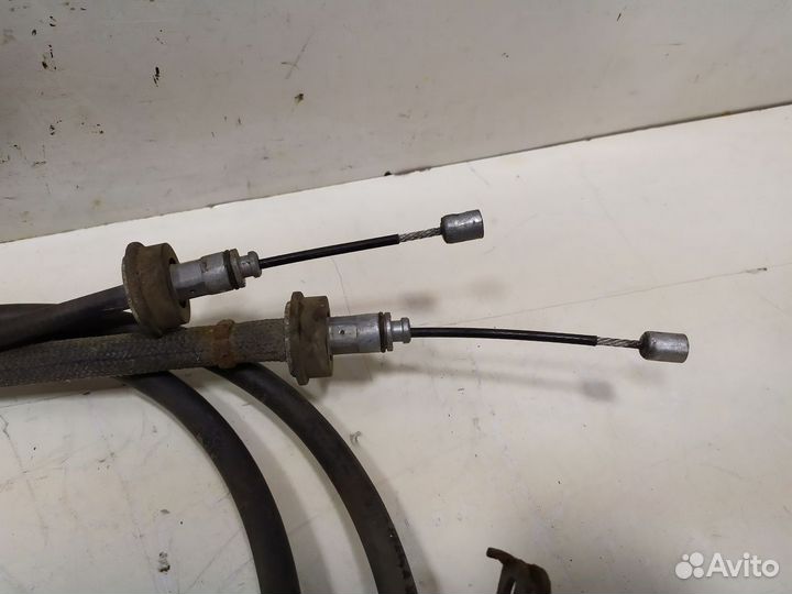 Трос стояночного тормоза Хендай Солярис