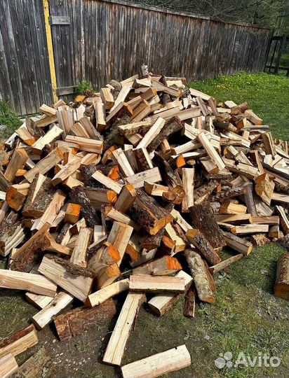 Дрова колотые с укладной в дровник