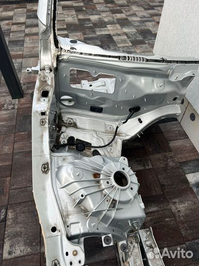 Передняя правая четверть ланжерон Мерседес W205