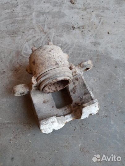 Суппорт передний правый Mitsubishi Lancer 9 2006