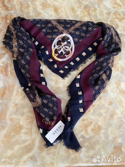 Палантин Guess