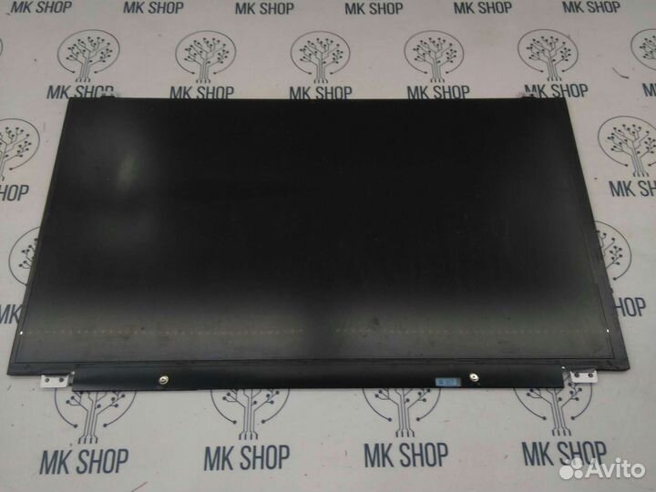 С дефектом, пятно, на фото видно