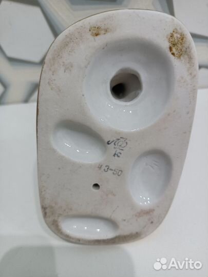 Статуэтка фарфоровая 