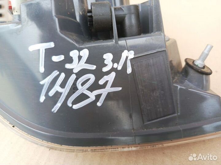 Nissan X-Trail T32 фонарь правый в крышку