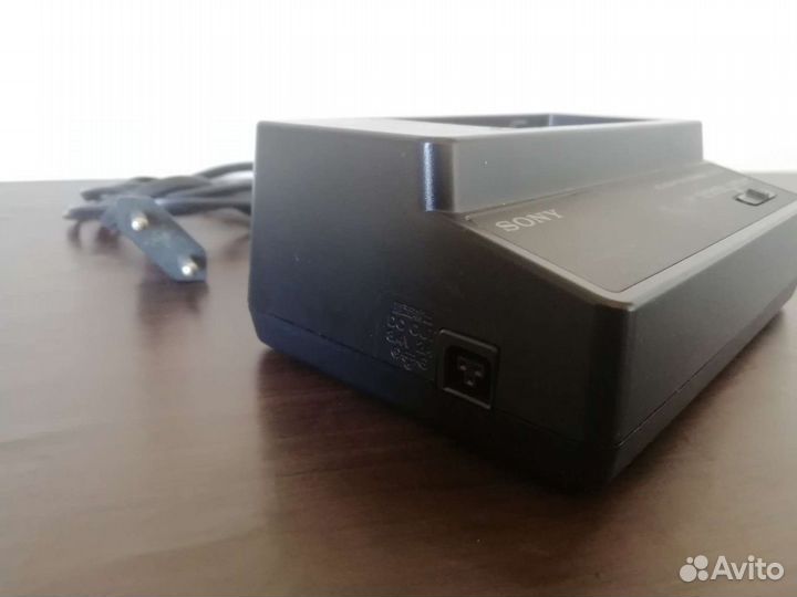 Зарядное устройство Sony