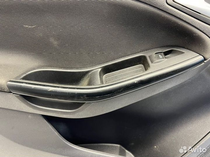 Обшивка двери передняя левая Ford Focus 3 хетчбэк