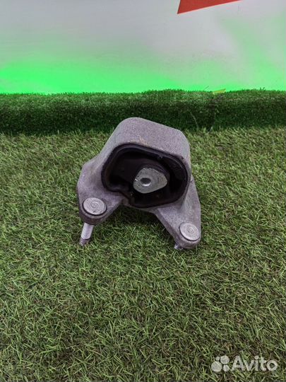 Подушка крепления двигателя Lexus RX450h