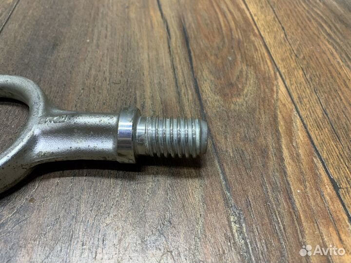 Range Rover Sport Крюк буксировочный