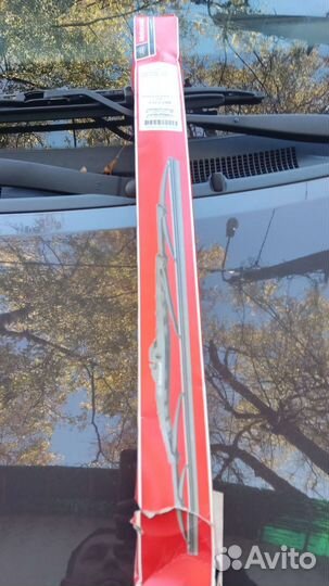 Щётку стекло чистила