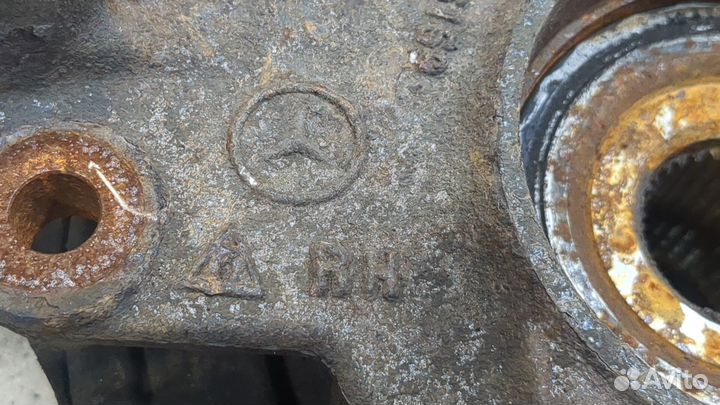 Ступица (кулак, цапфа) правая задняя Mercedes ML W164