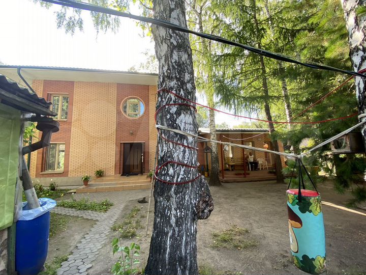 Дом 232,6 м² на участке 9 сот.