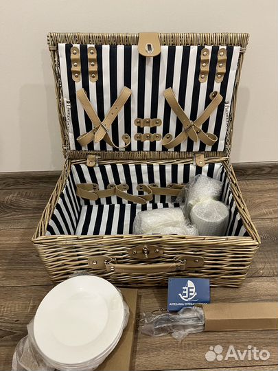 Корзина для пикника с посудой (новый)