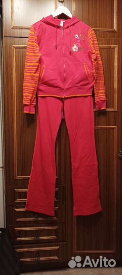 Спортивный костюм женский