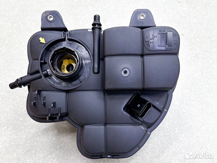 Расширительный бачок BMW M5 M8 17137889450