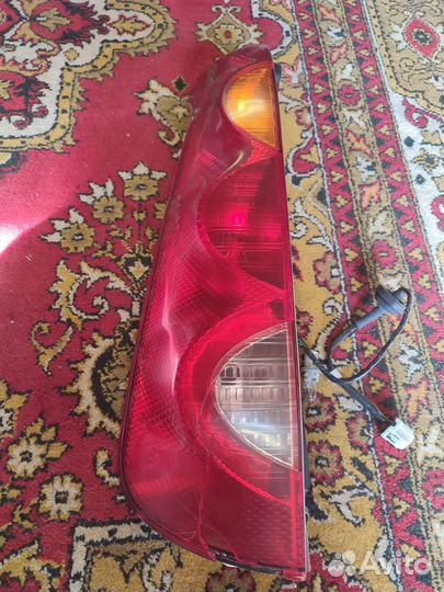 Продам фару правую заднюю на Ниссан ноут