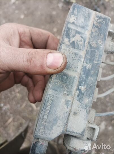 Блок клапанов пневмоподвески Mercedes S-class W220