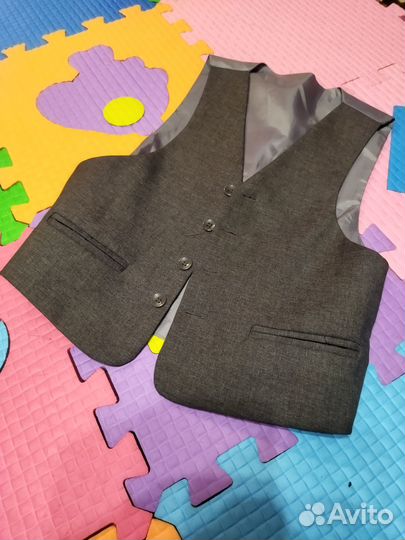 Школьный костюм для мальчика 128 серый