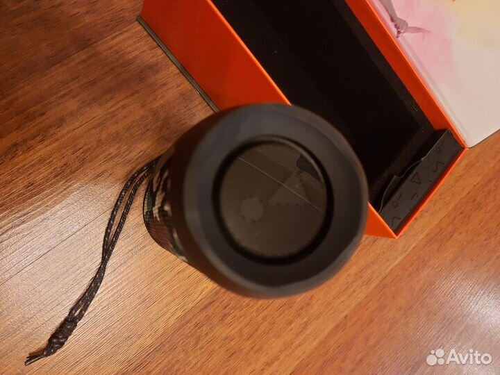 Продам bluetooth колонку jbl flip4