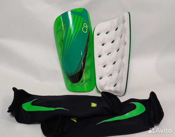 Новые футбольные щитки Nike Mercurial Lite
