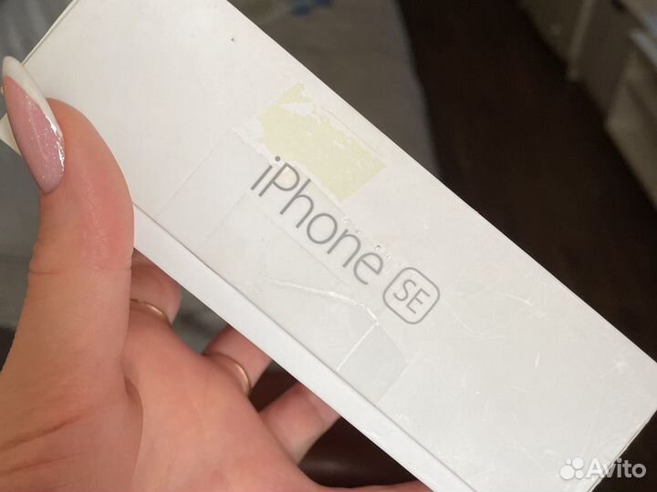 Коробка iPhone se первый