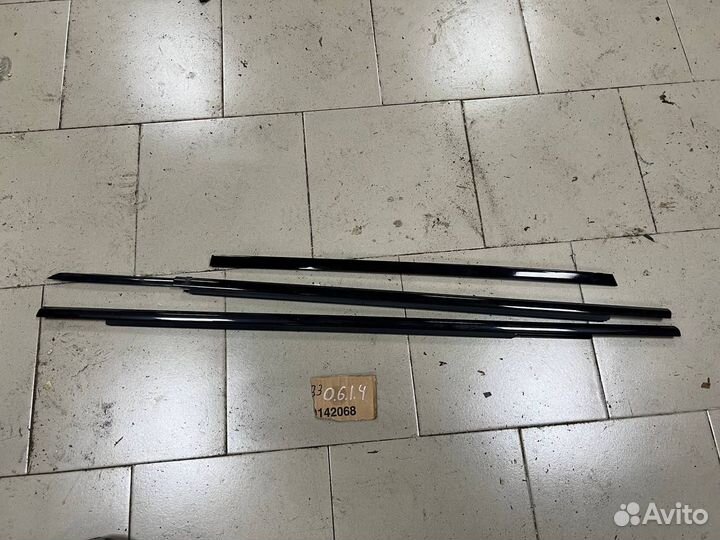 Молдинг двери оконный velar l560