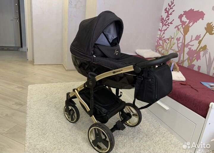 Коляска Yunama Diamond 3/1 черно-золотая