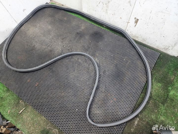 Уплотнитель двери передний левый Kia Ceed 2 JD