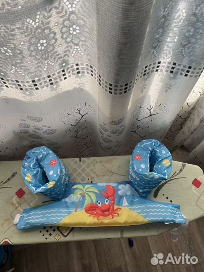 Детский плавательный жилет